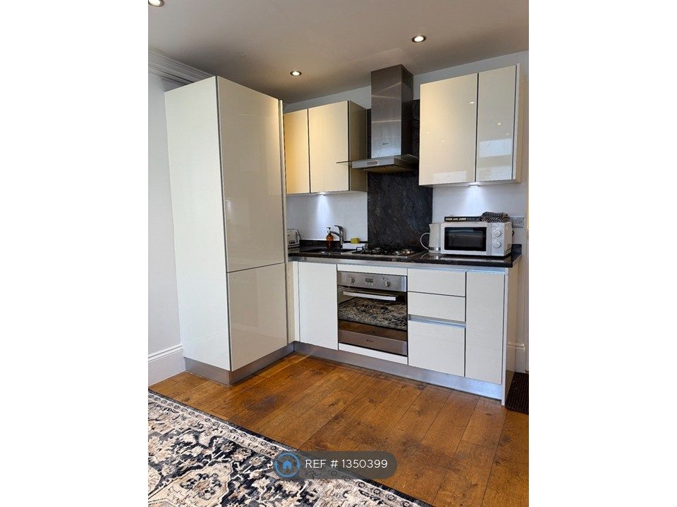 Property photo 3 of 10 Kitchen