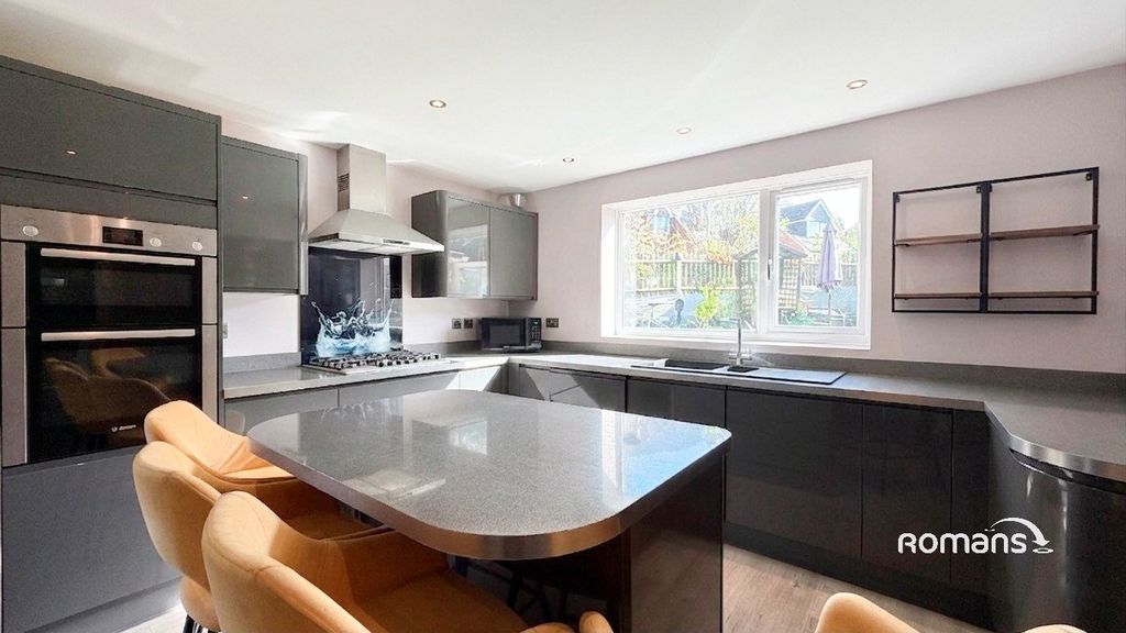 Property photo 2 of 19 Picture No. 17