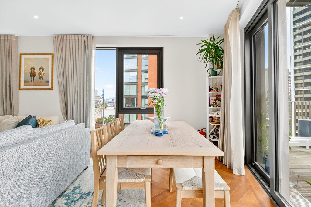 Property photo 3 of 24