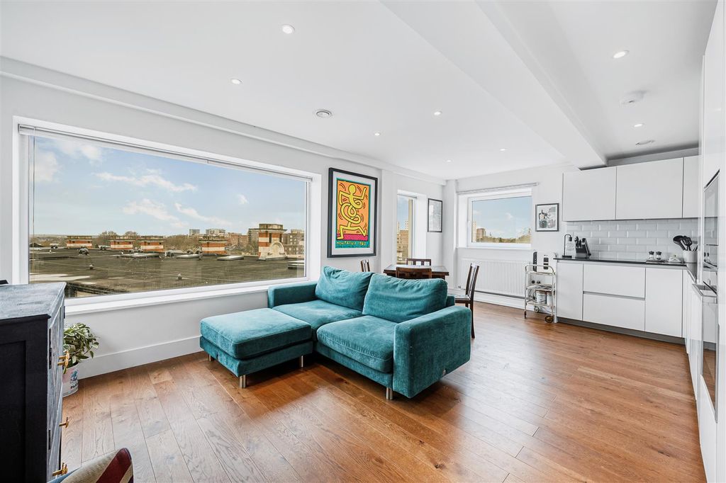 Property photo 2 of 18