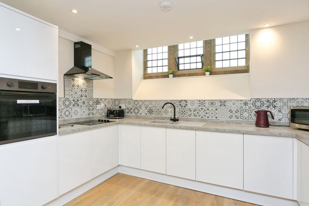 Property photo 3 of 20 Pbox-Img.Jpg