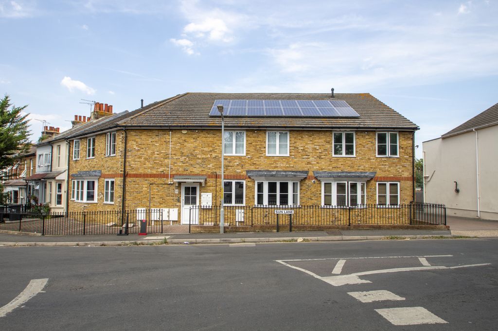 Property photo 1 of 8 Sun Lane, Gravesend, Da12 Draft