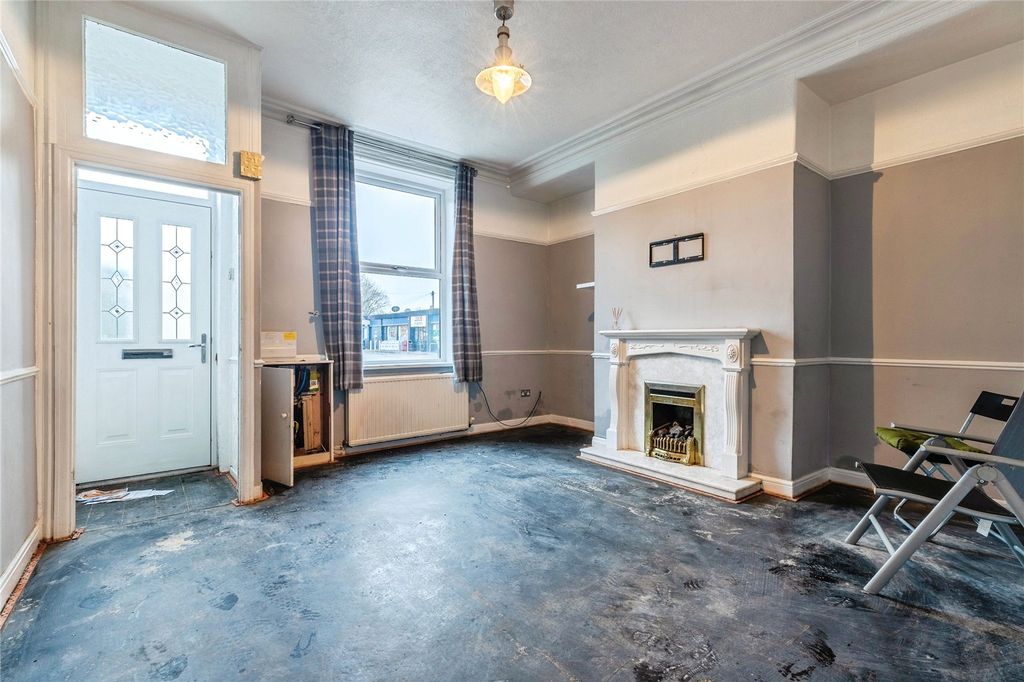 Property photo 2 of 17 Picture No. 12