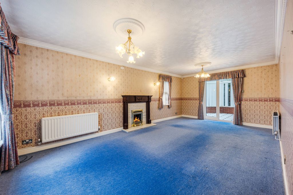 Property photo 3 of 12 Lounge