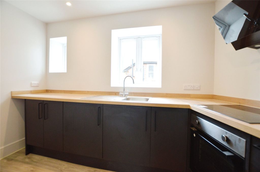 Property photo 3 of 6 Kitchen