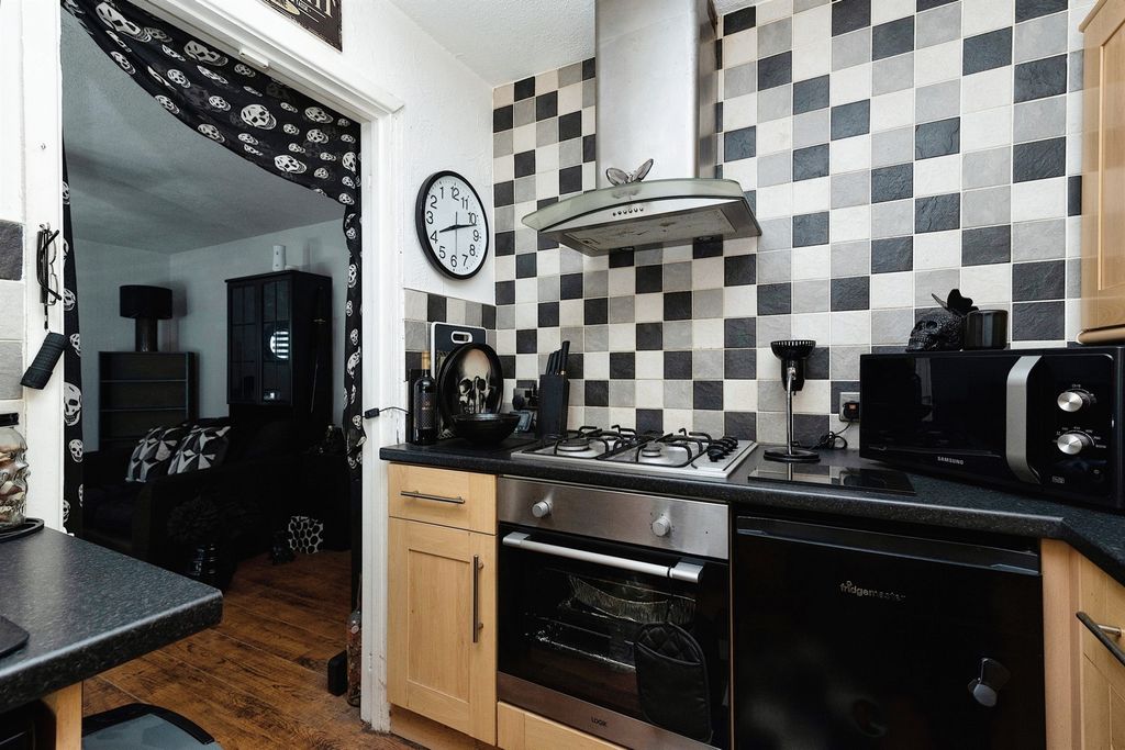 Property photo 2 of 6