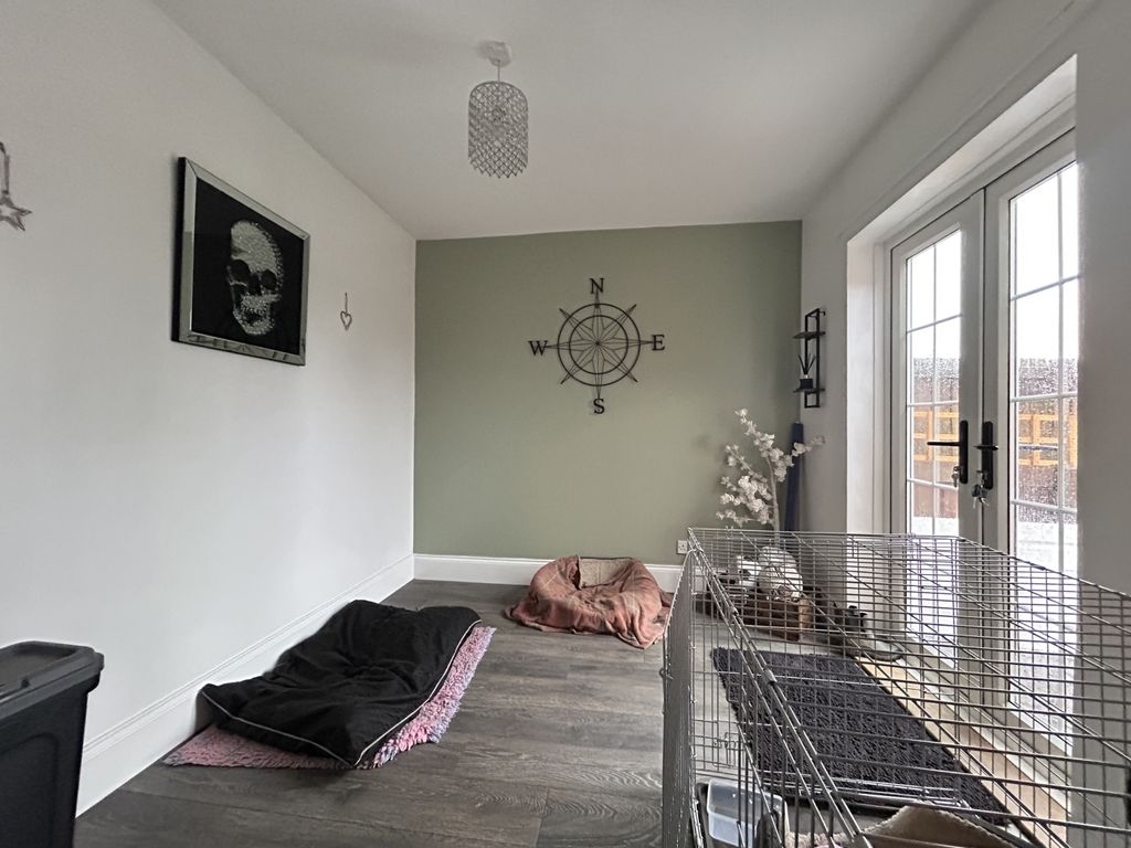 Property photo 3 of 11 Img_3979