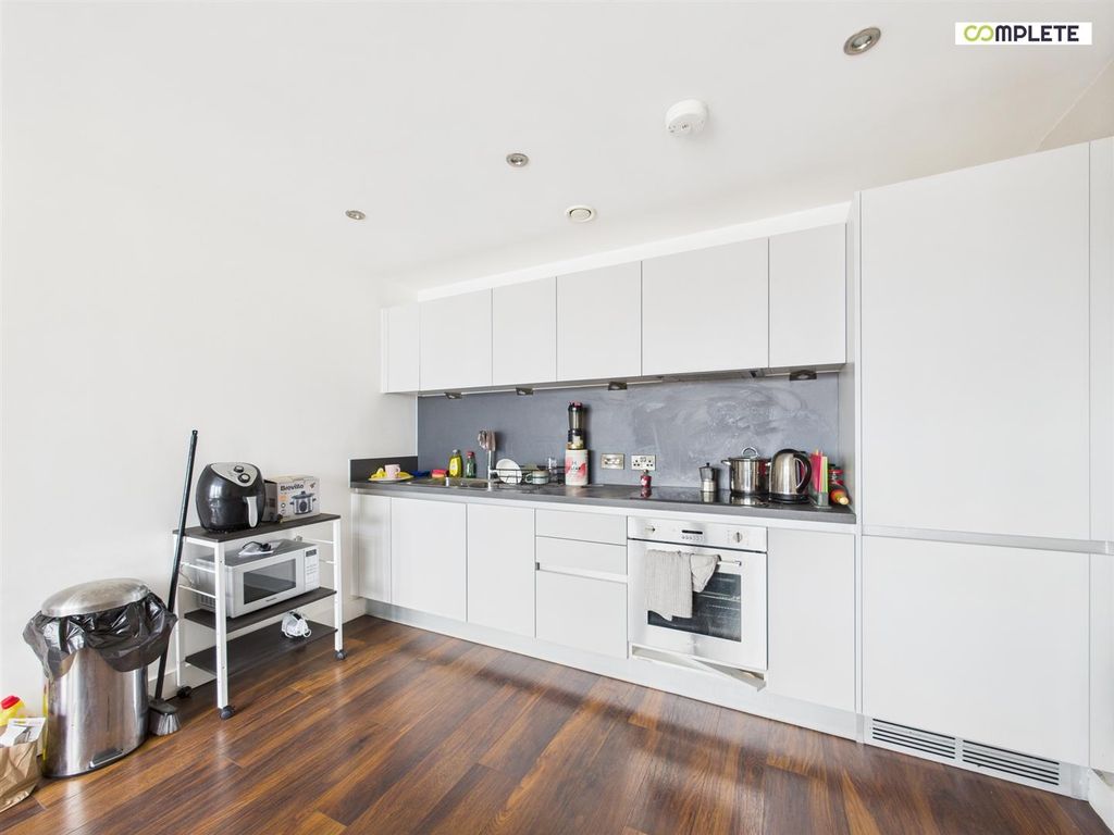 Property photo 3 of 15 Cam01231G0-Pr0117-Still008.Jpg