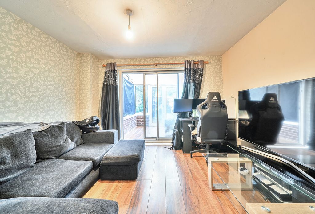 Property photo 2 of 12 1457130-13-6A0446...