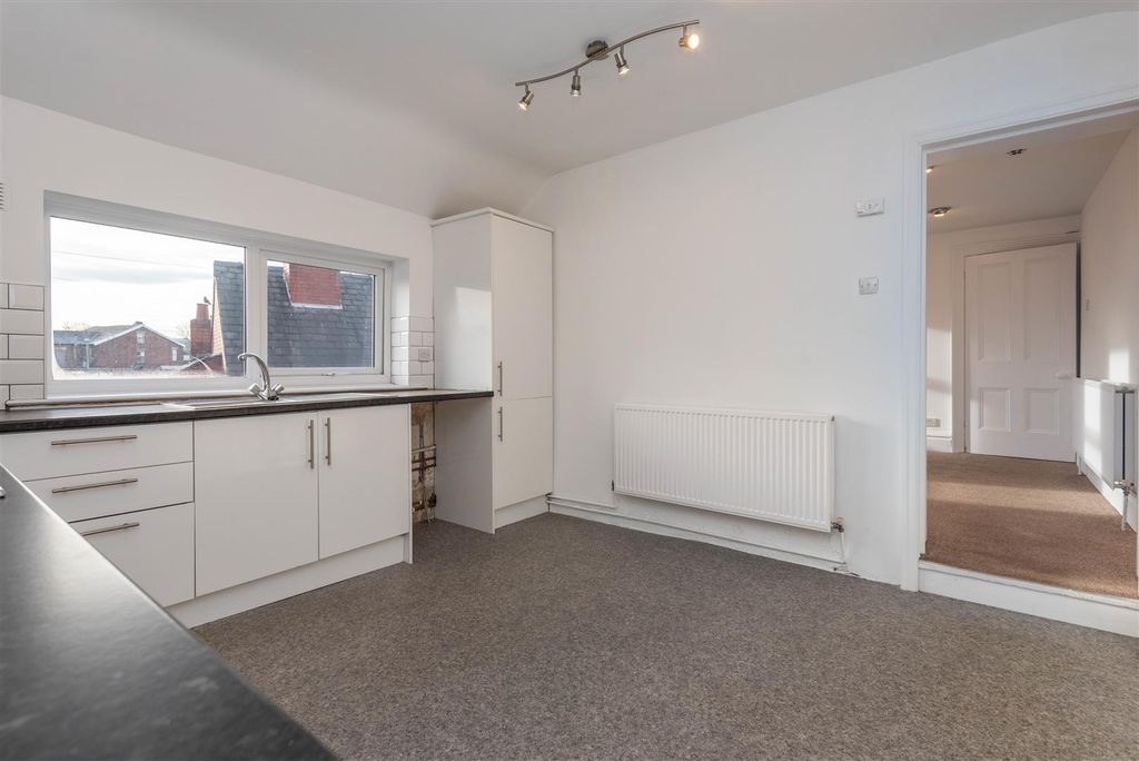 Property photo 3 of 22 Kitchen