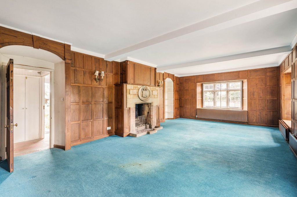 Property photo 2 of 16 Sitting Room