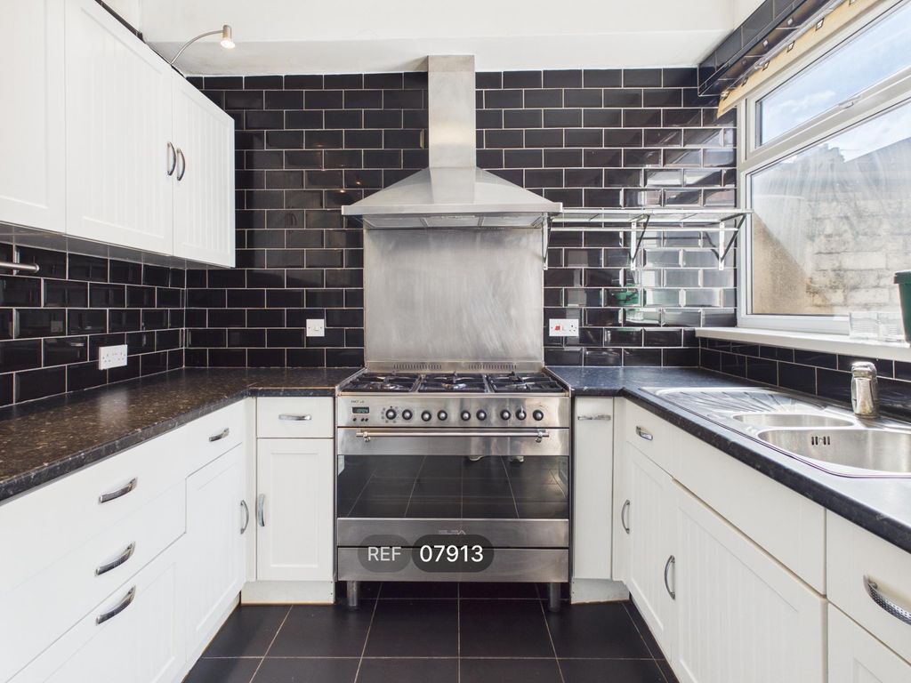 Property photo 1 of 25 Kitchen