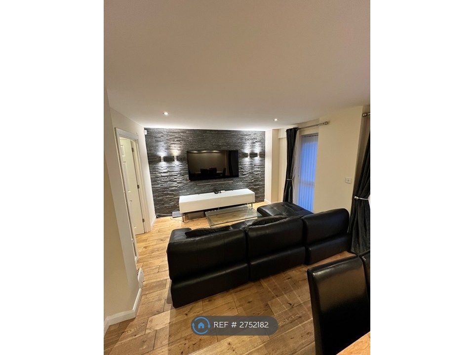 Property photo 1 of 13 Living Room