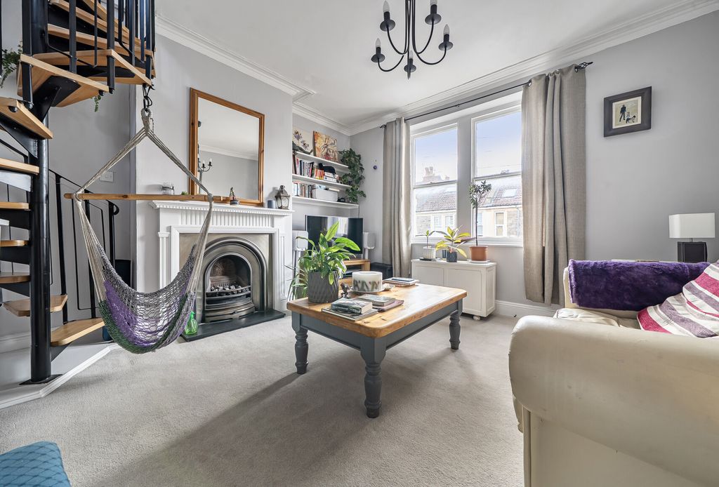 Property photo 3 of 11 1462872-13-6A0595...