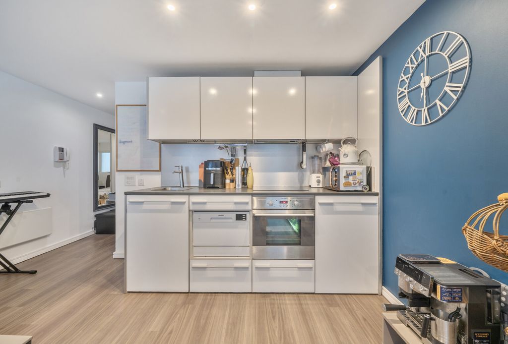 Property photo 2 of 17 1456889-9-69Fcd4E...