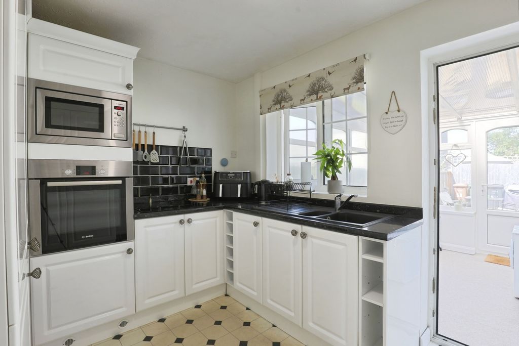 Property photo 3 of 17 Photo