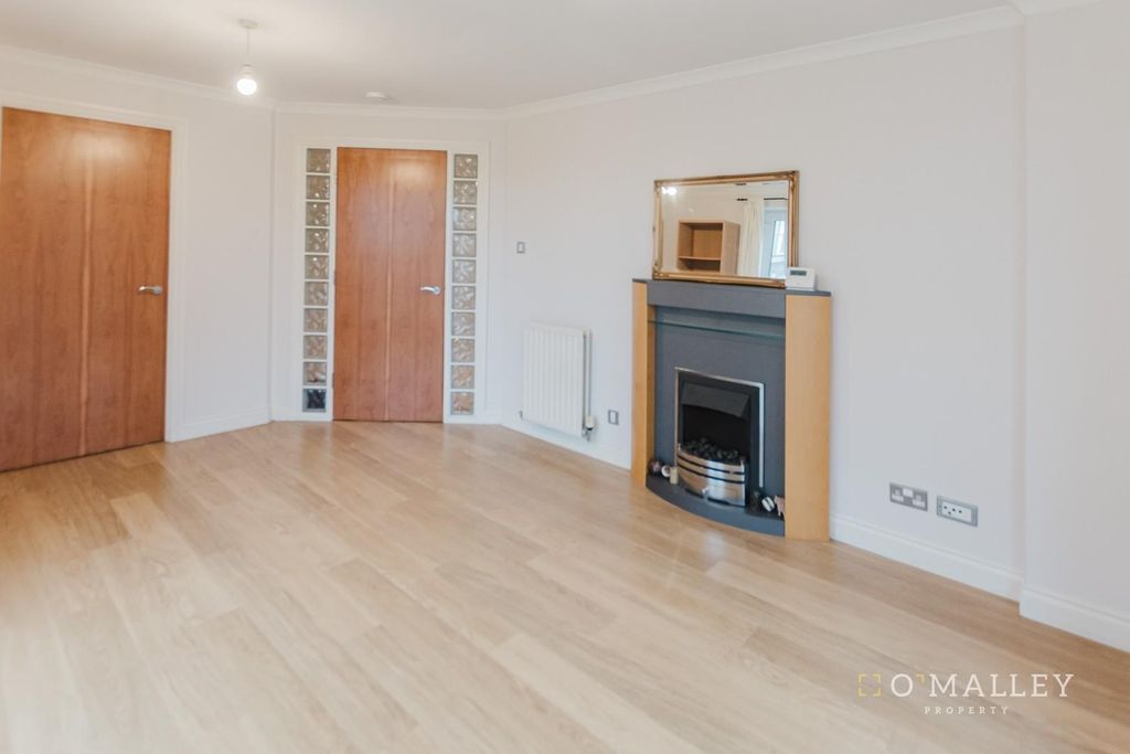 Property photo 2 of 10 Lounge