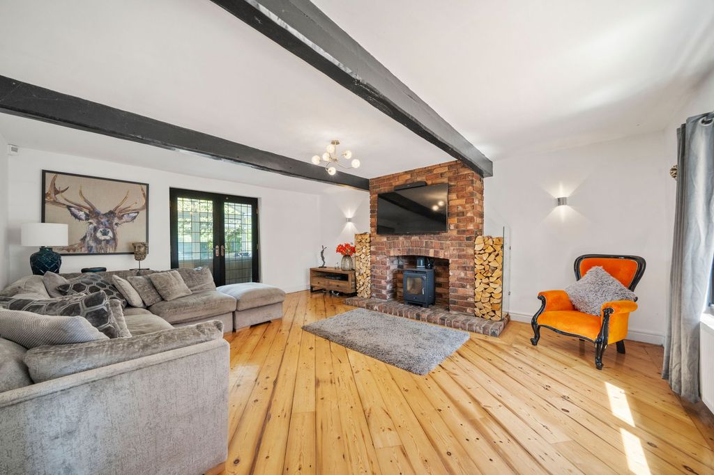 Property photo 2 of 32