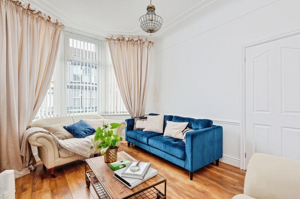 Property photo 3 of 18 Pbox-Img.Jpg