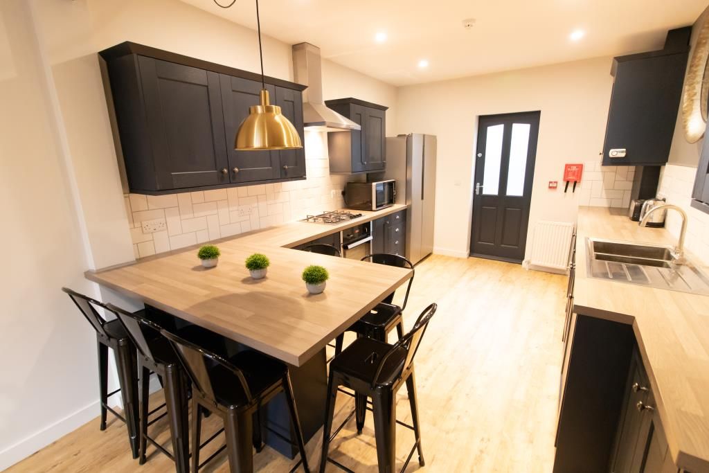 Property photo 3 of 20 Lr Kitchen