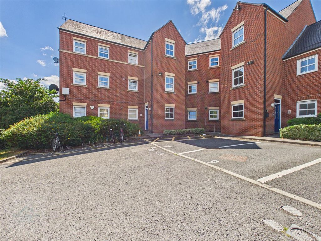 Property photo 1 of 14 Ground Floor Apartment
