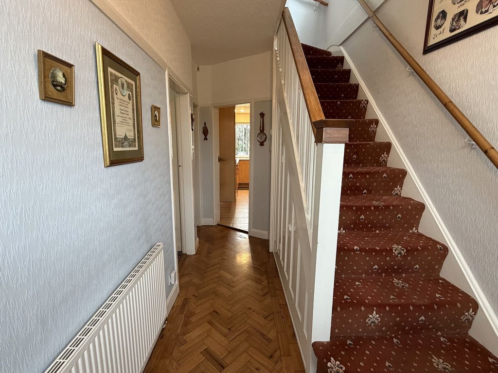 Property photo 3 of 10 Entrance Hall