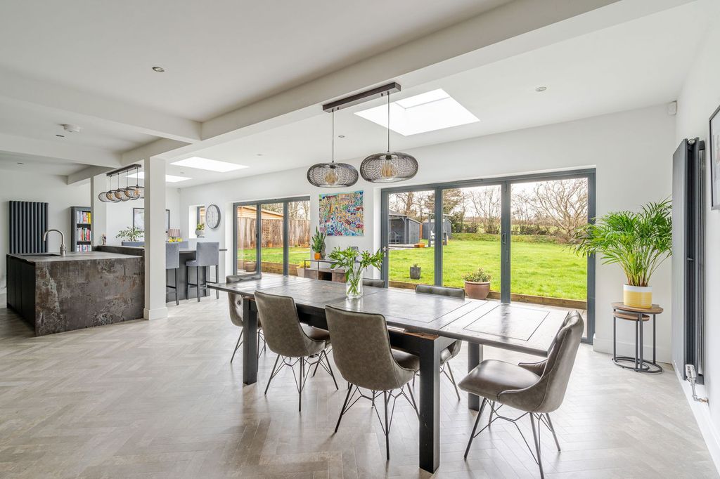 Property photo 2 of 20