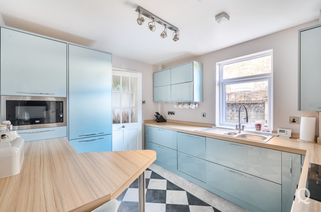 Property photo 3 of 24 099881E7-73c5-42B...