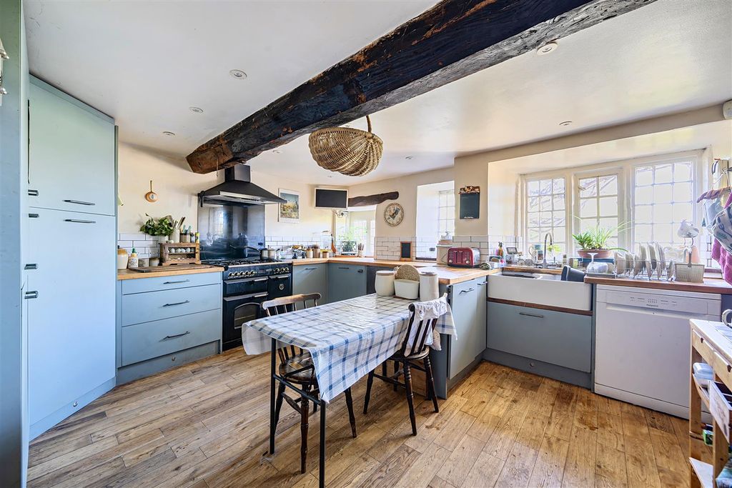 Property photo 3 of 40 Kitchen