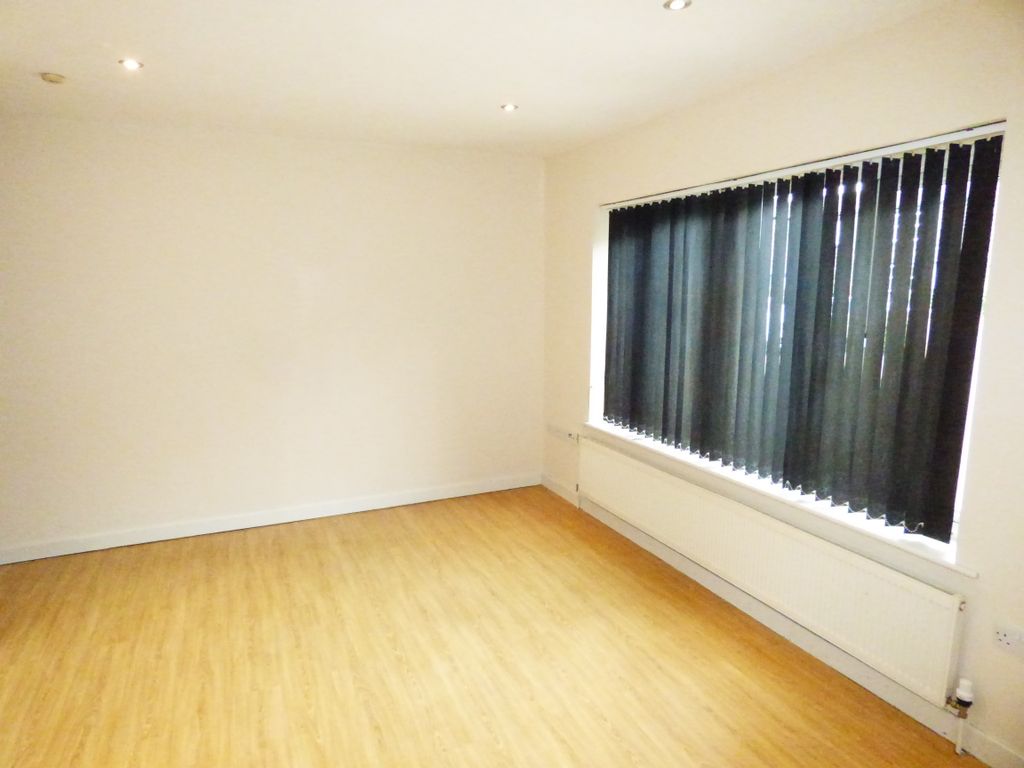 Property photo 3 of 7 Lounge
