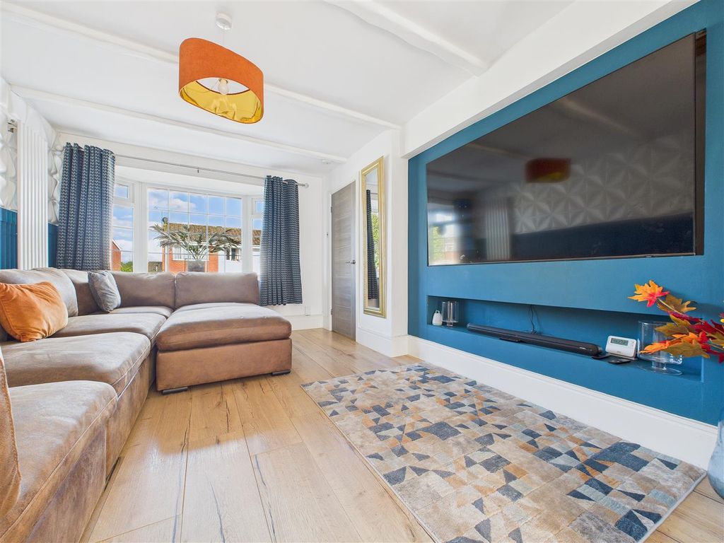 Property photo 2 of 17 Cam02453G0-Pr0152-Still007.Jpg