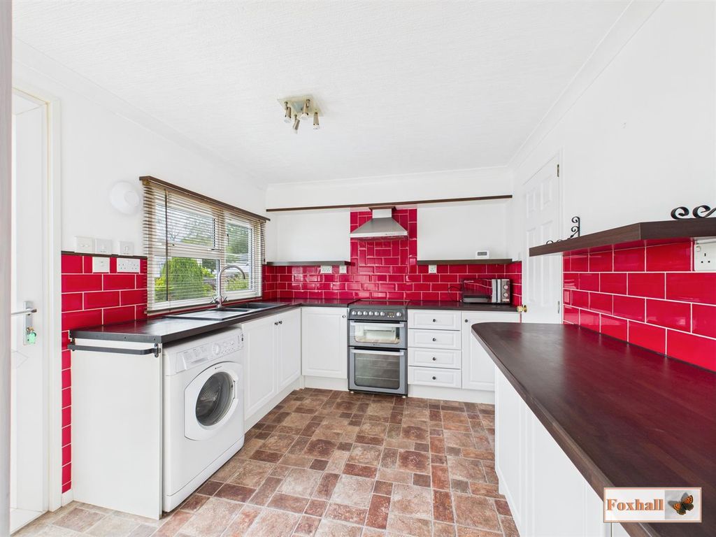 Property photo 2 of 21 Kitchen
