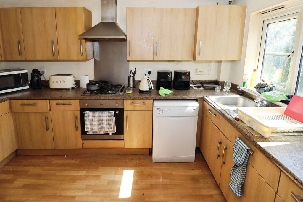 Property photo 2 of 17 Kitchen