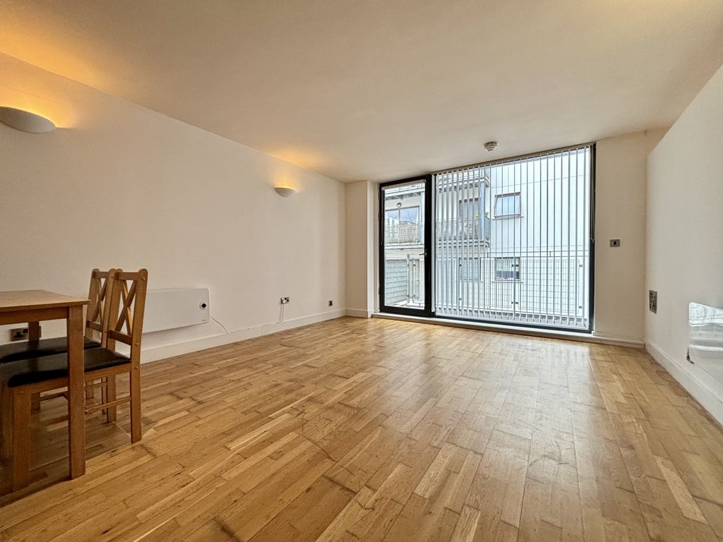 Property photo 2 of 13 Image00015