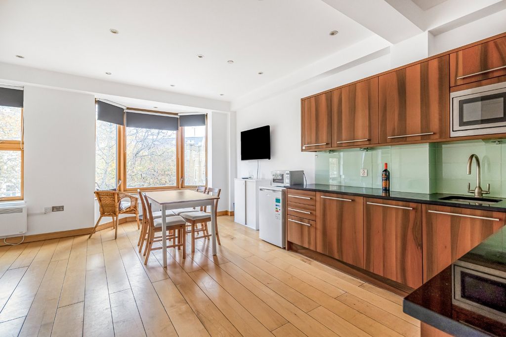 Property photo 3 of 14 Picture 3