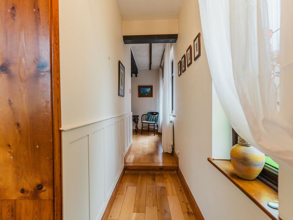 Property photo 2 of 37