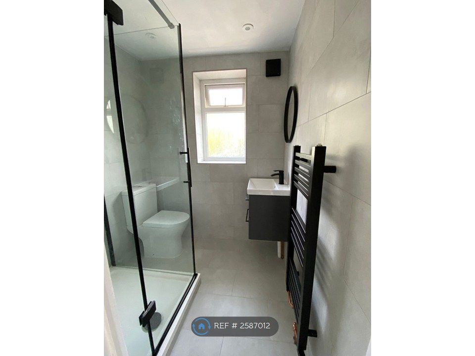 Property photo 3 of 11 Upstairs Family Bathroom
