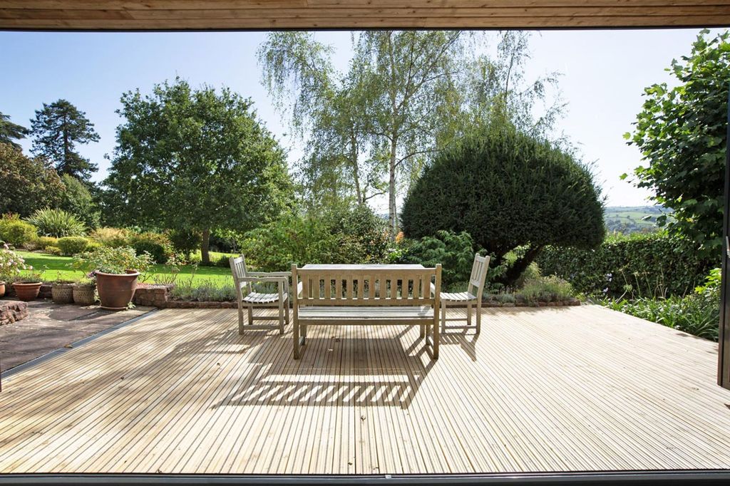 Property photo 2 of 27