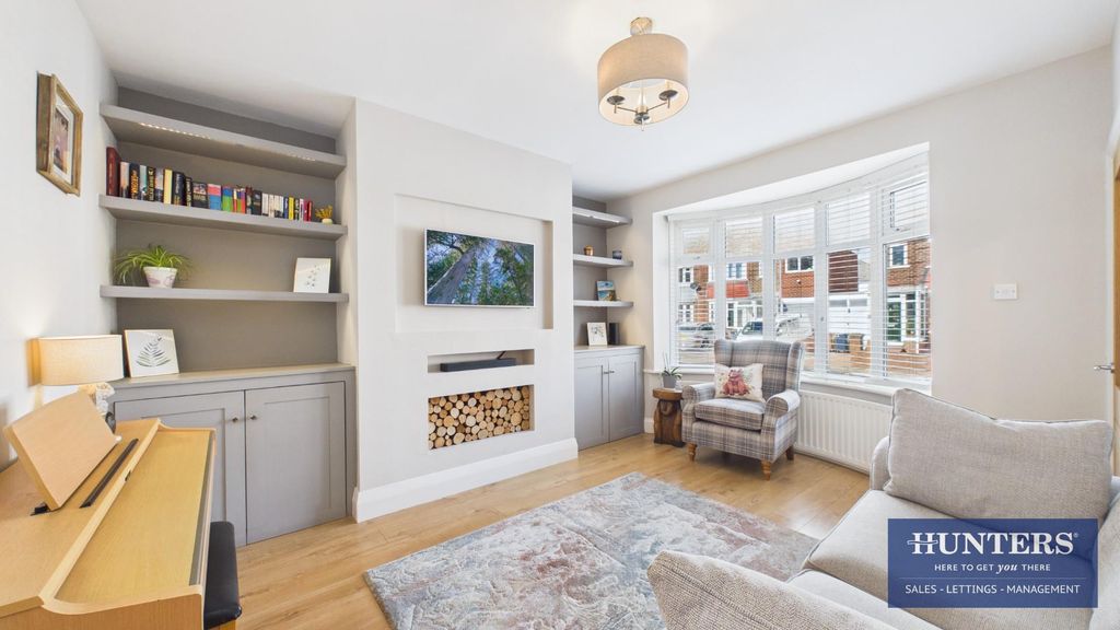 Property photo 2 of 22 Living Room