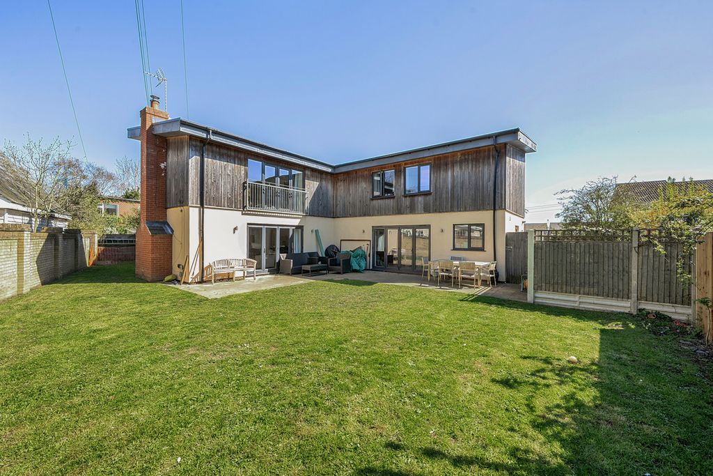 Property photo 1 of 20