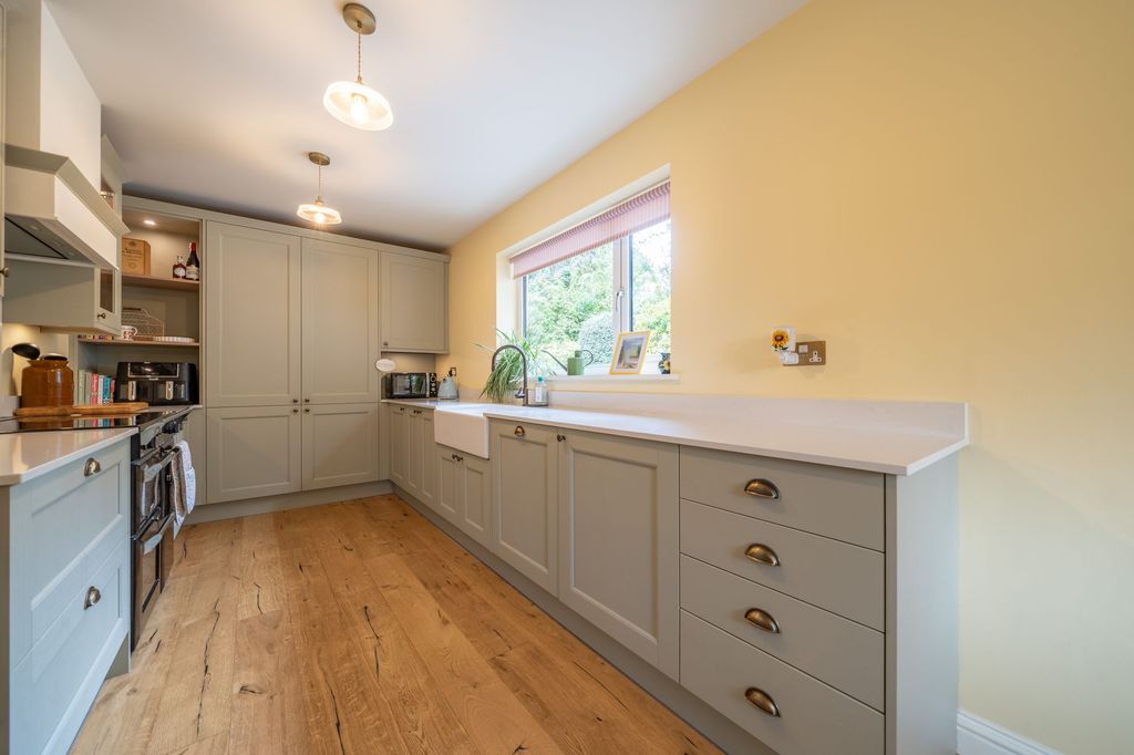 Property photo 3 of 44