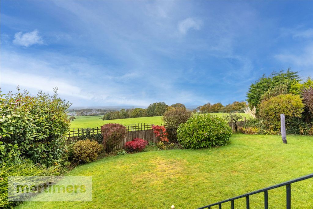 Property photo 3 of 26 Garden