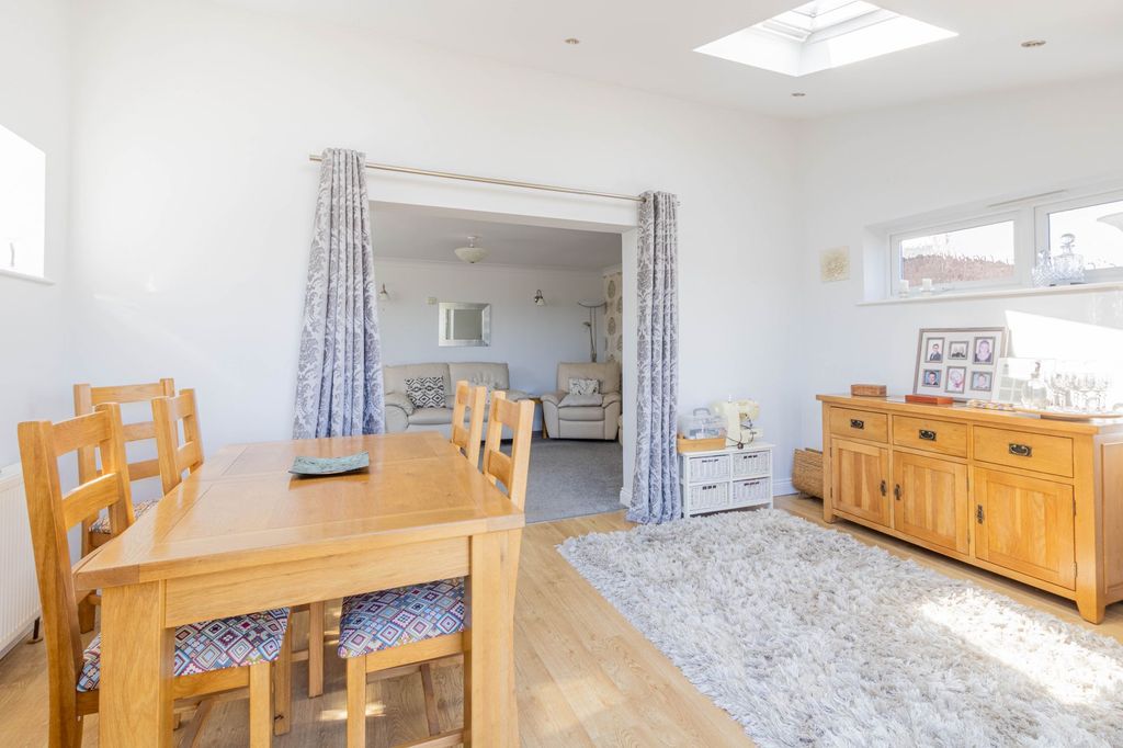 Property photo 2 of 33
