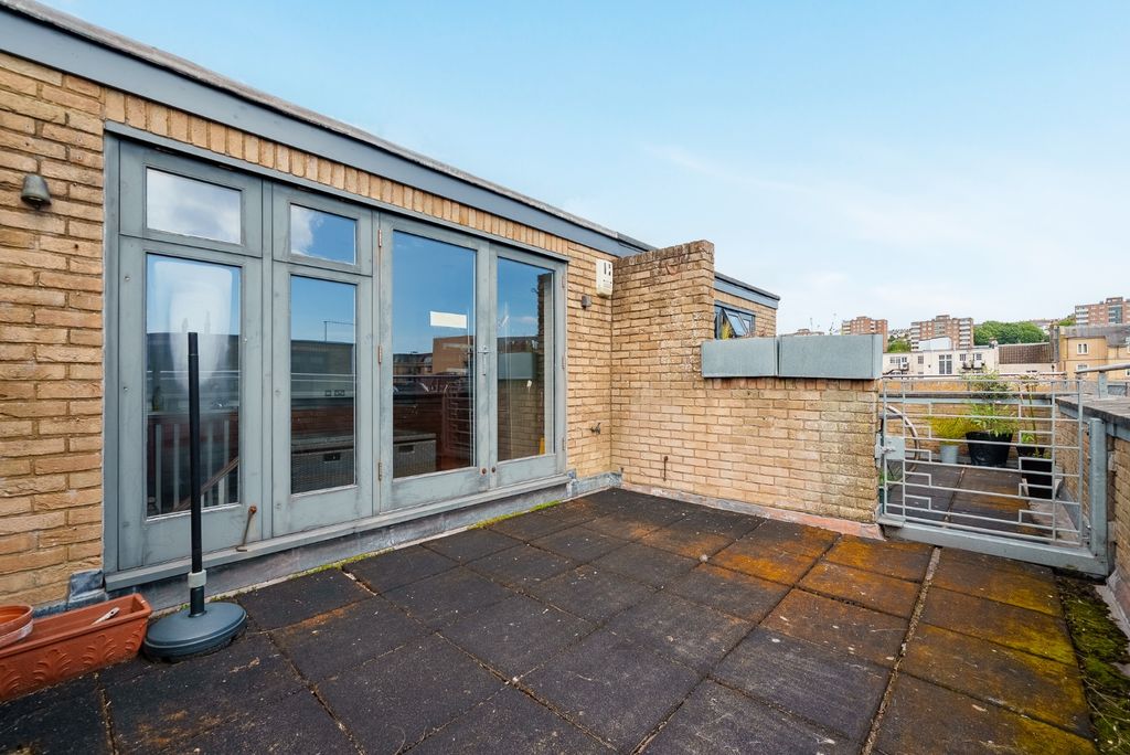 Property photo 2 of 14 3905775