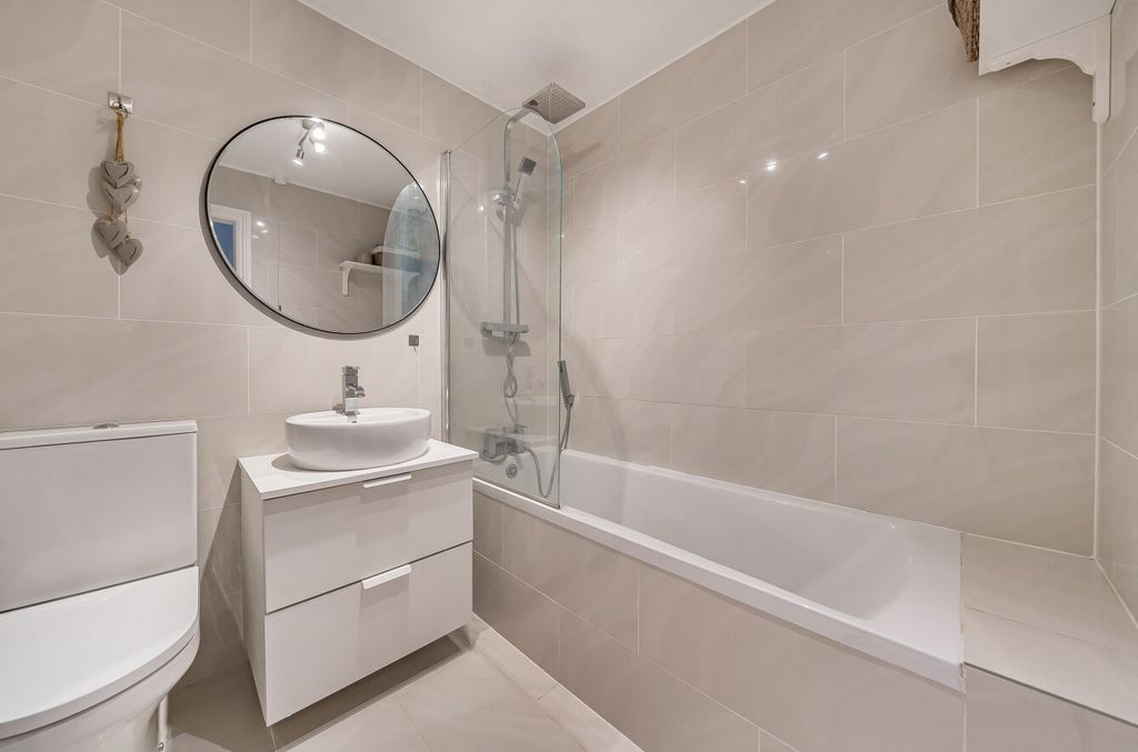 Property photo 3 of 8 1404060-1-697A224...