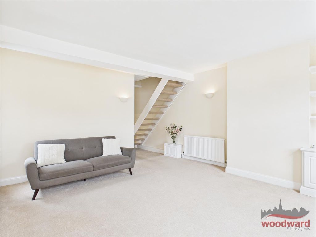 Property photo 3 of 11 Living Room