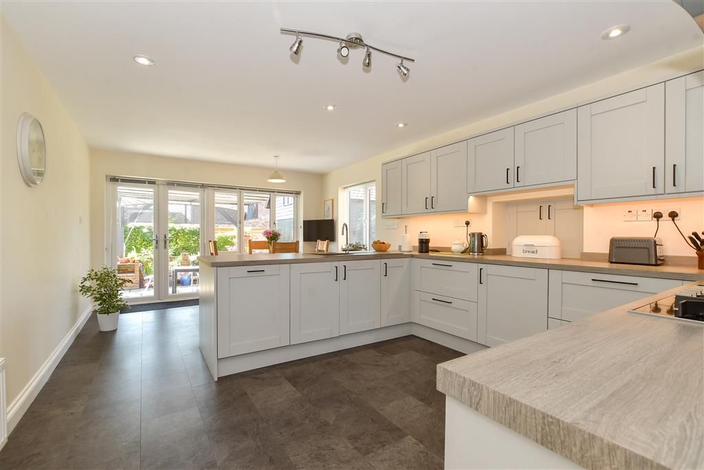 Property photo 2 of 18 Kitchen/ Breakfast Room