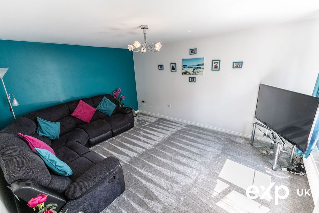 Property photo 2 of 31