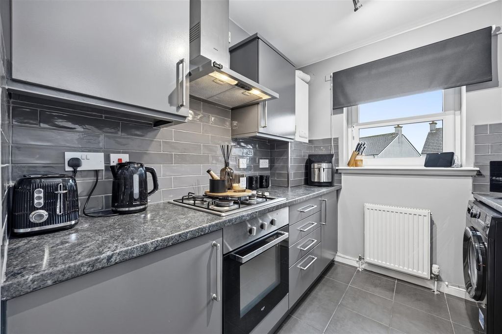Property photo 3 of 17 11-2-1_89_Kirkfield_Gardens_Renfrew_011.Jpg