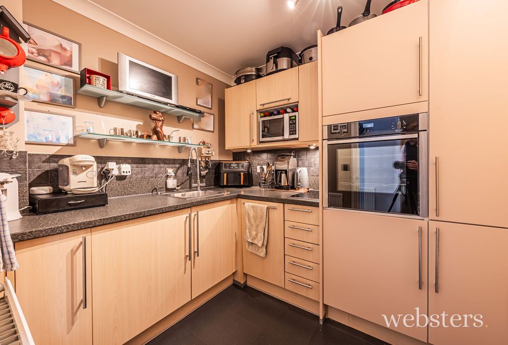 Property photo 3 of 17